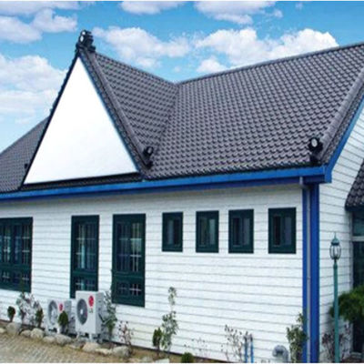 Fabrication de petites maisons de conteneurs en acier léger en blanc/gris/noir