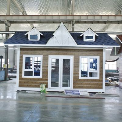 Maison à roues pliable avec fenêtre coulissante en PVC