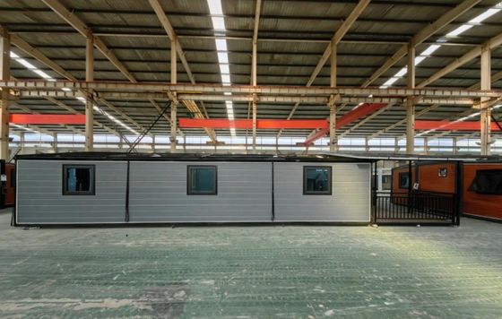 Maison de conteneurs élargie pour une famille d'accueil moderne simple Hôtel chambre de jardin