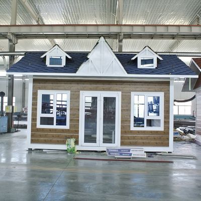 Petite maison en bois en blanc / gris / noir avec plancher en carton MgO de 18 mm