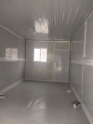 Maison de conteneurs sur mesure de 2 étages avec un design étanche et des caractéristiques amovibles