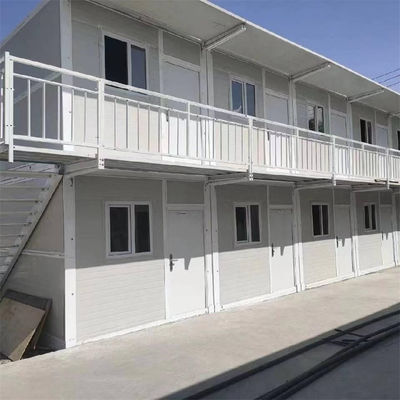 Maison de conteneurs à deux étages moderne