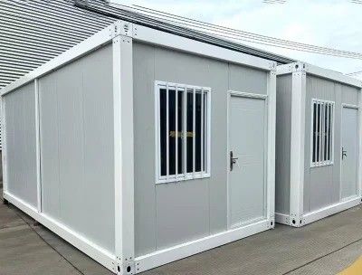 Maison de conteneurs mobile avec un design personnalisé, pliable et moderne.