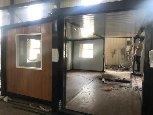 Maison de conteneurs préfabriquée moderne multifonctionnelle avec 2 chambres à coucher extensibles